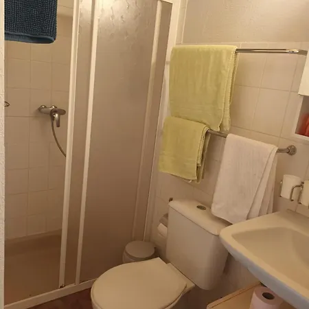 De La Verne Apartment